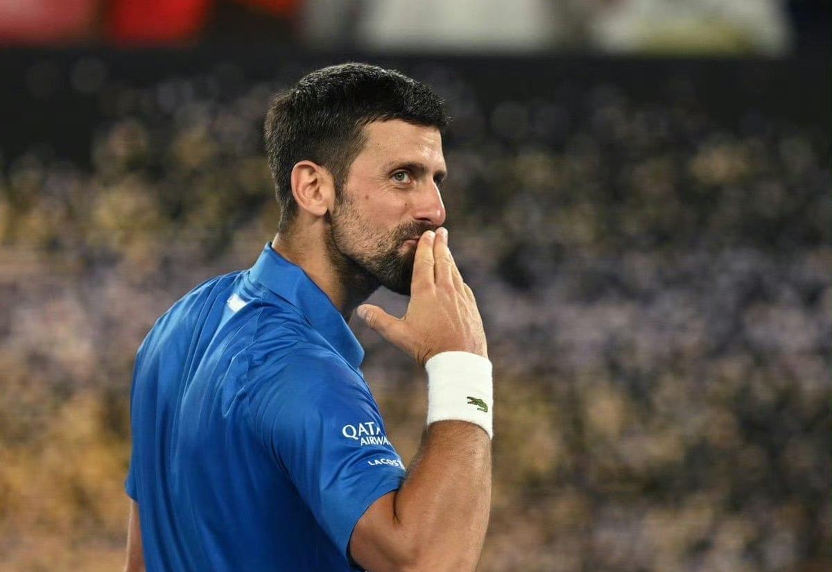 爱游戏在线德约科维奇迎来七赛季出色发挥，加拿大队观众热烈欢呼！观众掌声雷动(网球传奇德约科维奇)